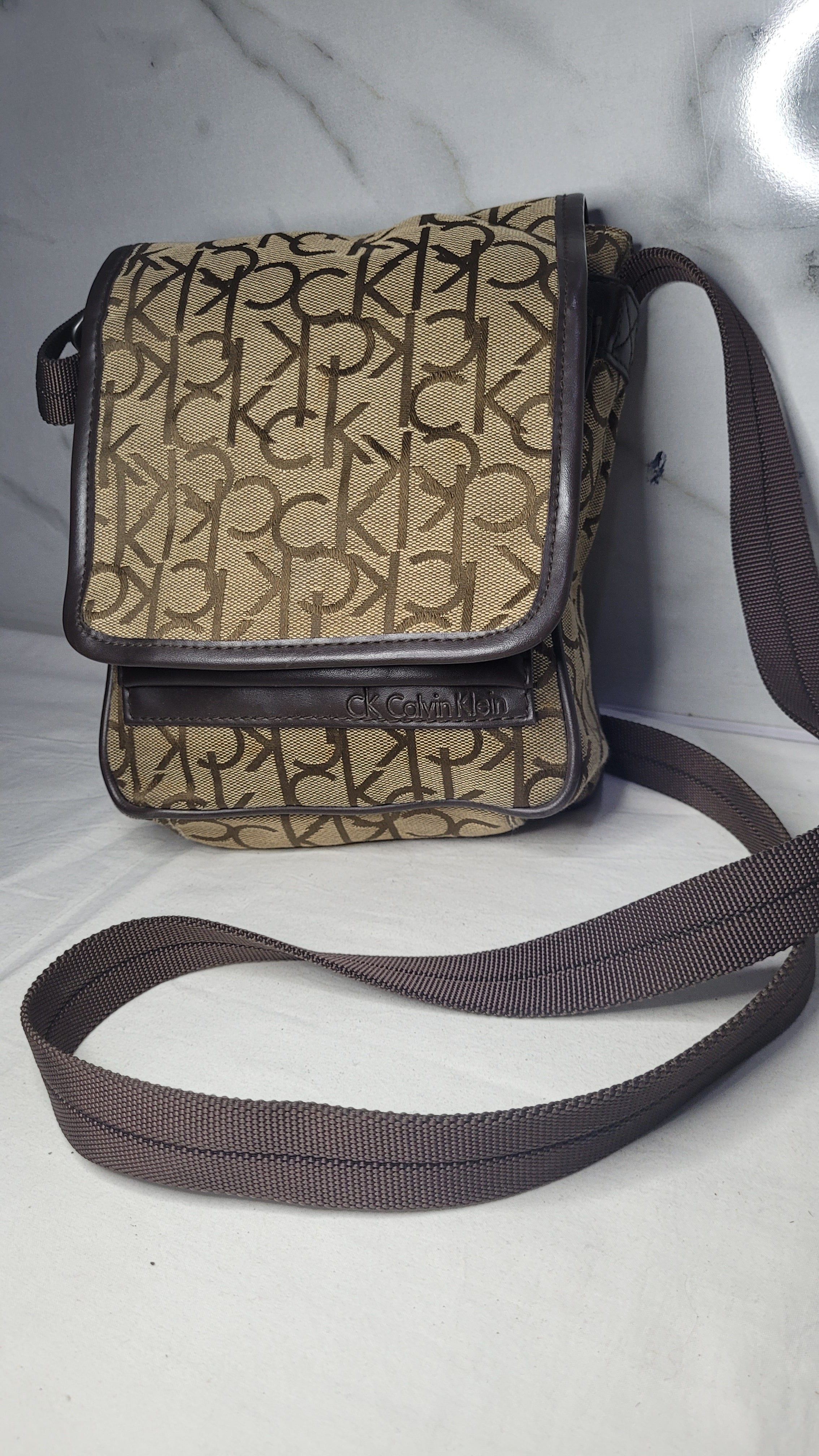 CALVIN KLEIN CROSSBODY BAG